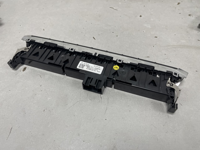 Блок кнопок центральной консоли 8V0925301AK VAG