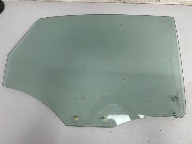 Стекло заднее правое 8V5845206 VAG