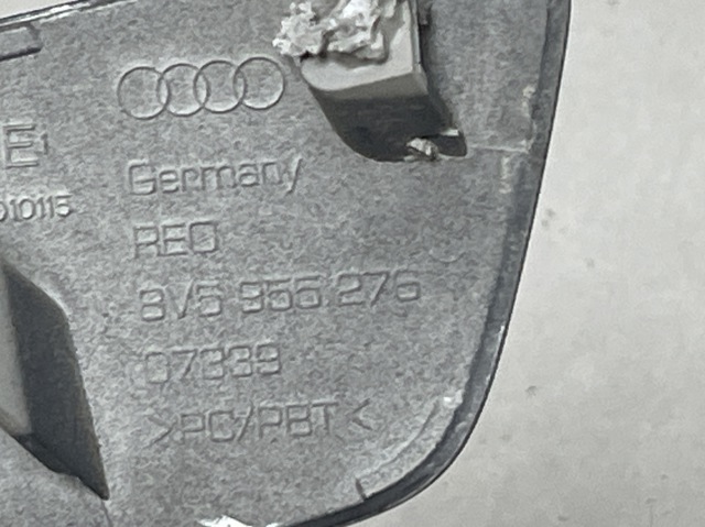 Накладка форсунки омывателя передней фары 8V5955276 VAG