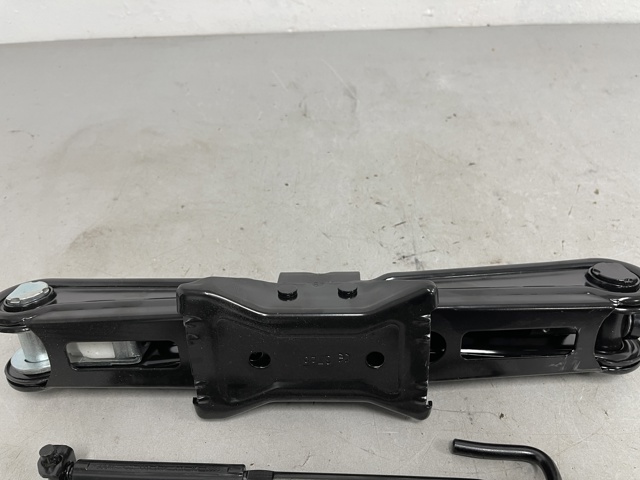 VAG 8W0011031C Домкрат в наличии Тернополь