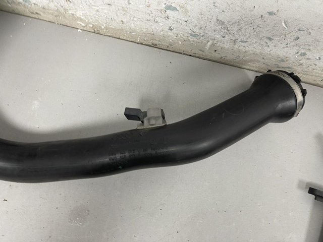 8W0145673L VAG Шланг (патрубок) интеркуллера купить в Кривой Рог