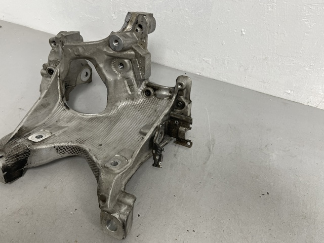 VAG 8W0399296E Кронштейн передней балки в наличии Кривой Рог