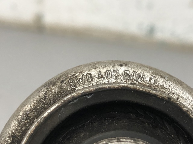 Рычаг передней подвески верхний, левый 8W0407509D VAG