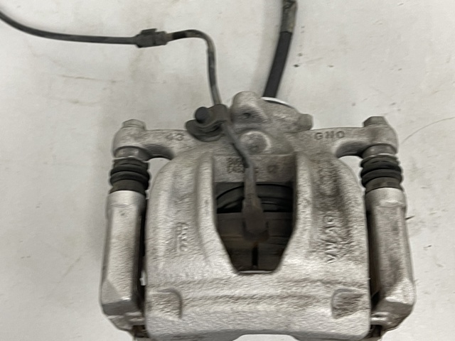 Задний правый суппорт 8W0615404N VAG