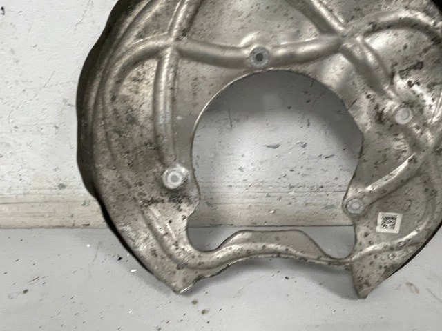 Защита тормозного диска заднего, левая 8W0615611E VAG