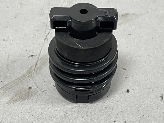 Болт креплення запасного колеса 8W0803899 VAG