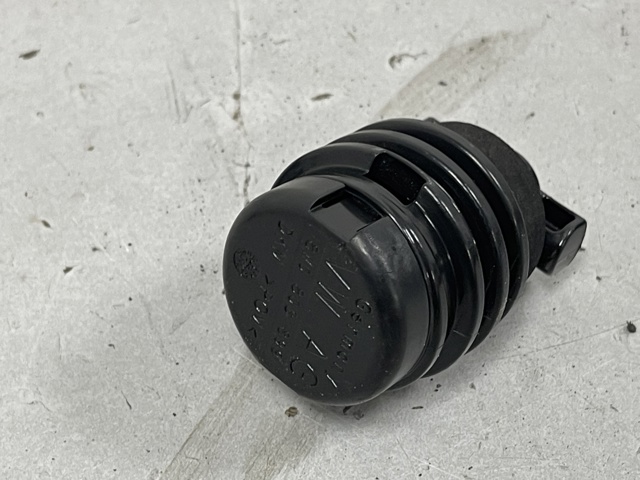 8W0803899 Болт креплення запасного колеса купить Черновцы