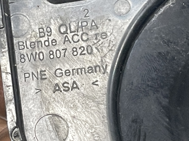 8W0807820 Решетка бампера переднего внутренняя правая купить Днепр