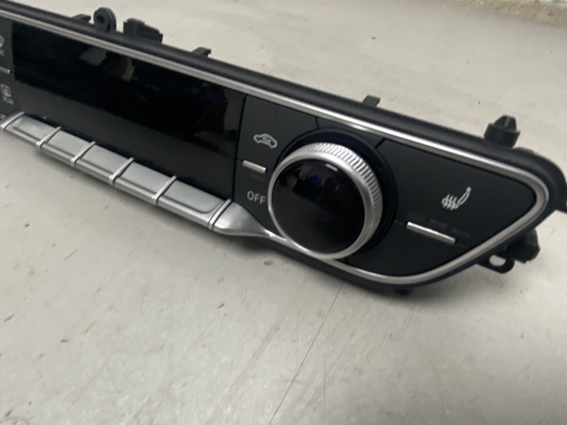 VAG 8W0820043AP Блок управления кондиционером в наличии Ирпень