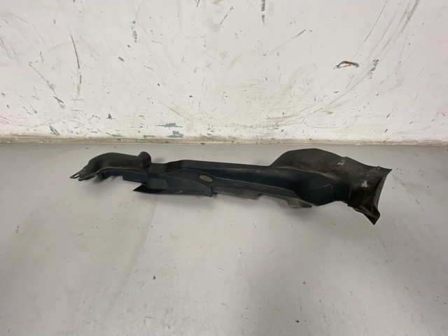Заглушка жабо боковая 8W0821169C VAG