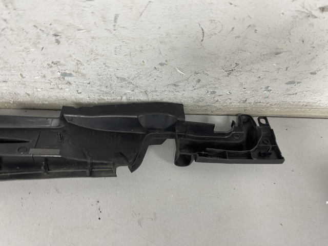 Заглушка жабо боковая 8W0821170C VAG