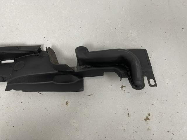 Заглушка жабо боковая 8W0821170C VAG