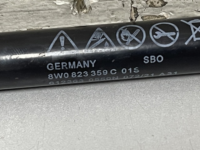 VAG 8W0823359C Амортизатор капота в наличии Кривой Рог