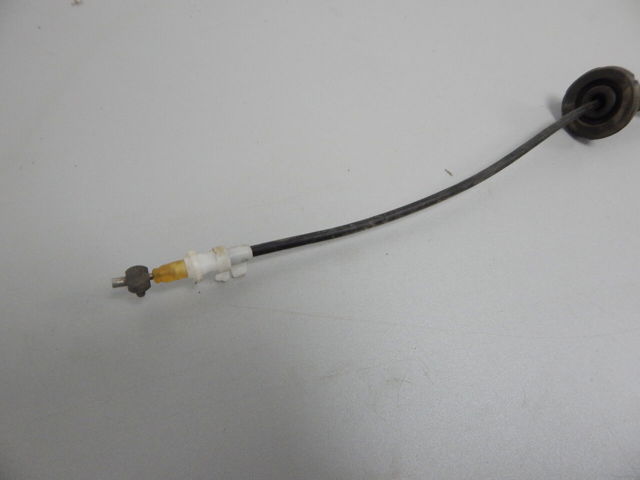 8W0837085A Трос (тяга) открывания замка двери передней купить Ирпень