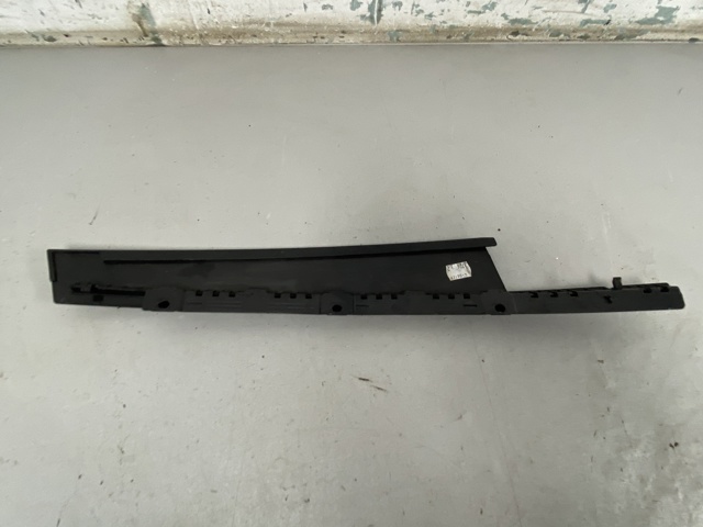 8W0837902 VAG Накладка двери передней правой вертикальная купить в Винница