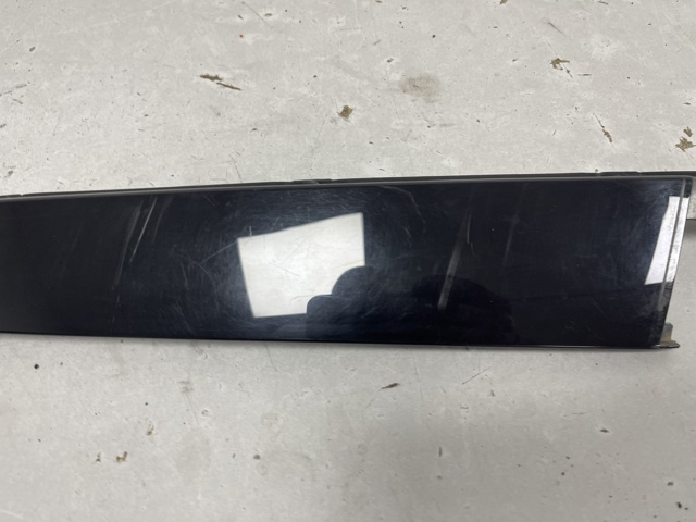 8W0837902A VAG купить в Ровно