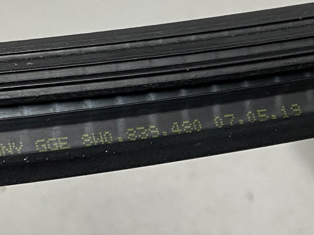 8W0839480 VAG Уплотнитель стекла двери задней правой внутренний (планка) купить в Сумы