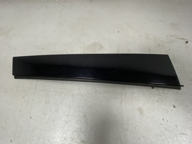 Накладка задней двери, левой, вертикальная 8W0839901 VAG