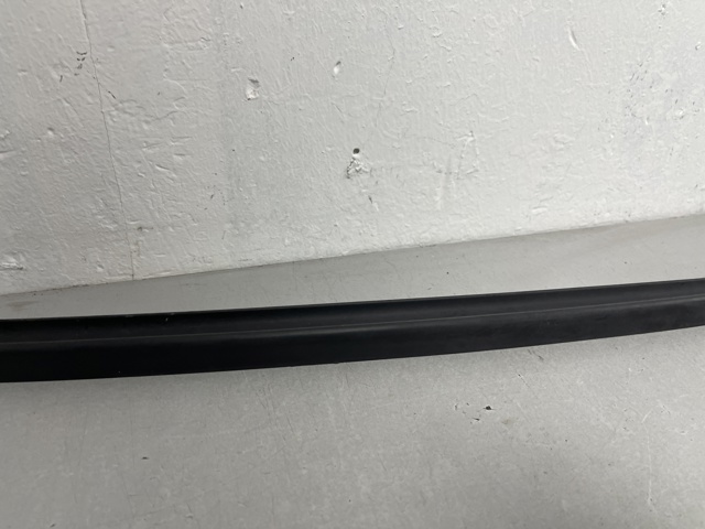 8W0854327C VAG Молдинг лобового стекла левый купить в Кривой Рог