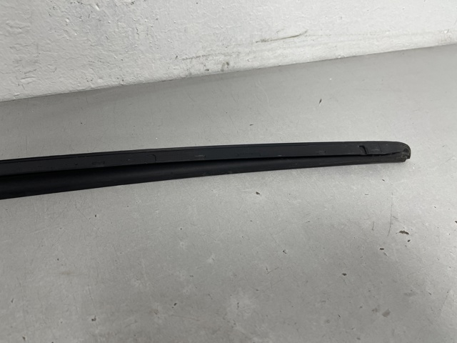 8W0854327C VAG Молдинг лобового стекла левый купить в Львов