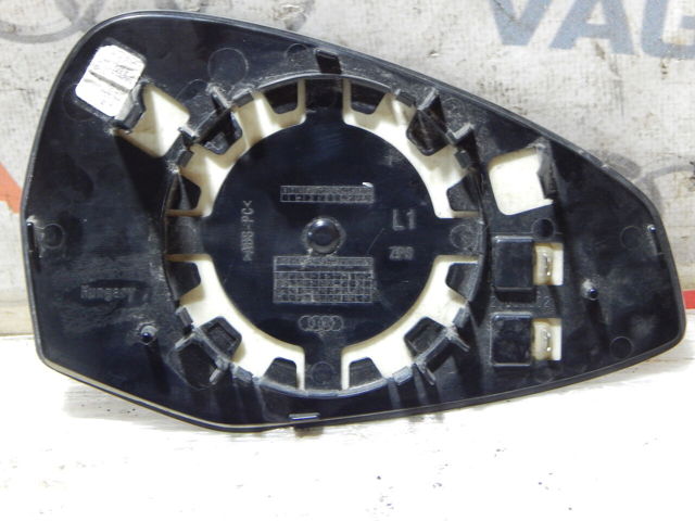 Зеркальный элемент левого зеркала заднего вида 8W0857535F VAG