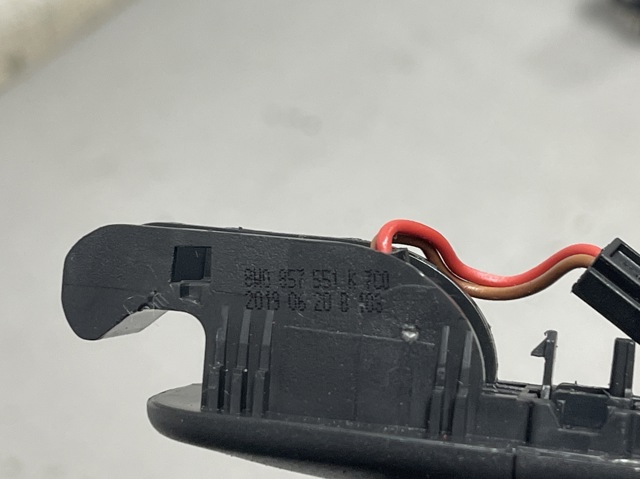 8W0857551K7C0 Козырек солнцезащитный купить Львов