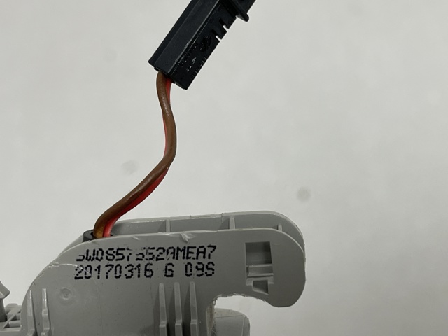 8W0857552AMEA7 VAG Солнцезащитный козырек купить в Днепр