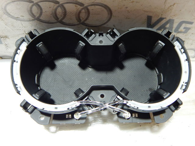 Подстаканник подлокотника центральной консоли 8W0862533A VAG