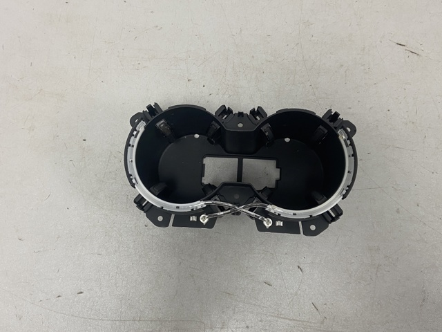 Подстаканник подлокотника центральной консоли 8W0862533D VAG