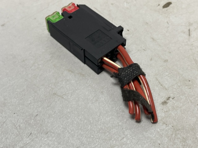 Монжатный блок реле 8W0937530 VAG
