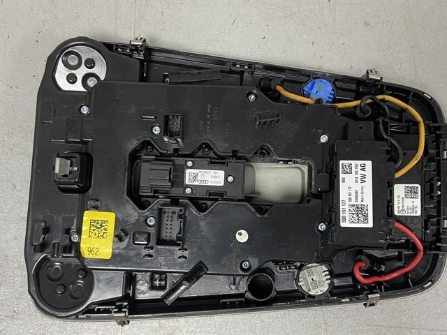 8W0947135AK Плафон освещения салона (кабины) купить Киев