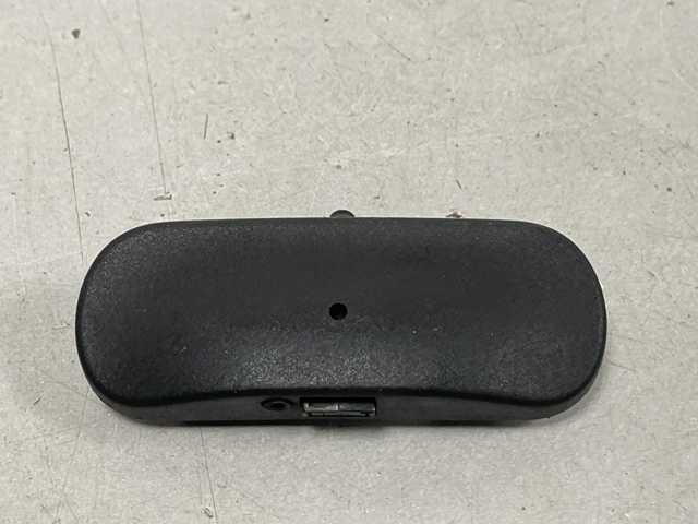 VAG 8W0955987A Форсунка омывателя стекла лобового левая в наличии Винница