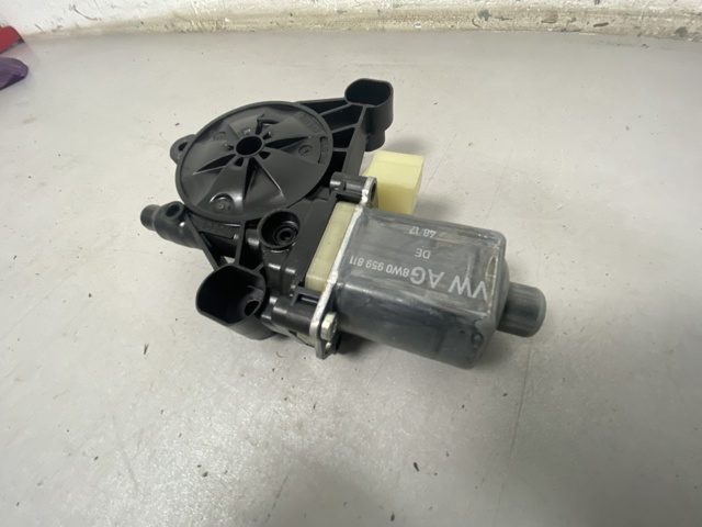 VAG 8W0959811 Мотор стеклоподъемника двери задней левой в наличии Чернигов