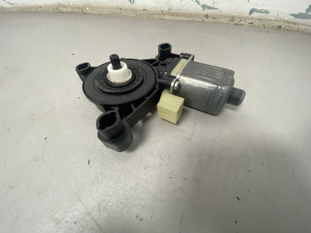 VAG 8W0959811 Мотор стеклоподъемника двери задней левой в наличии Украина