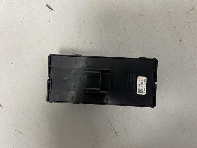 Кнопки переднего левого стекло подъёмника 8W0959851E VAG