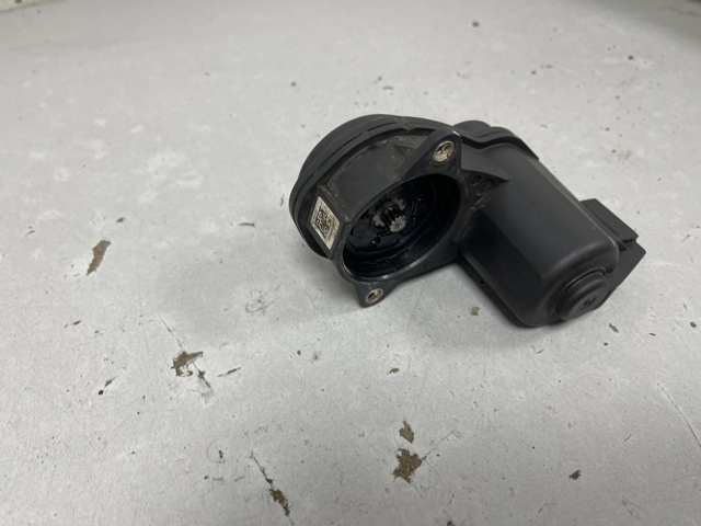 Мотор привода тормозного суппорта заднего 8W0998281 VAG