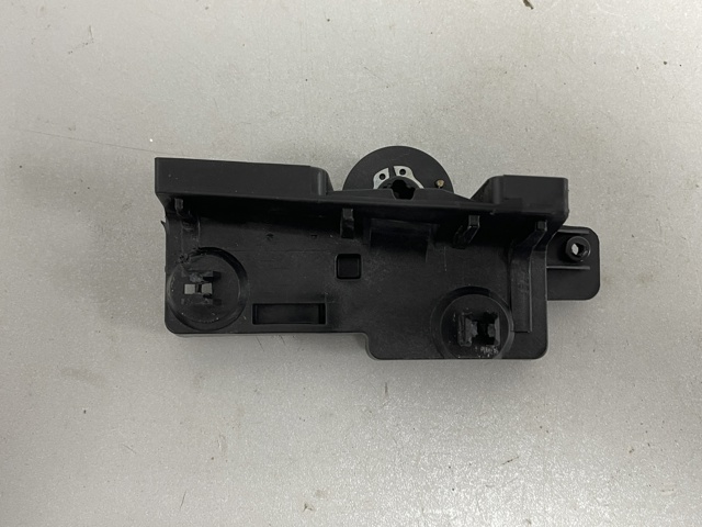 Кронштейн ручки открывания капота 8W1823633C VAG