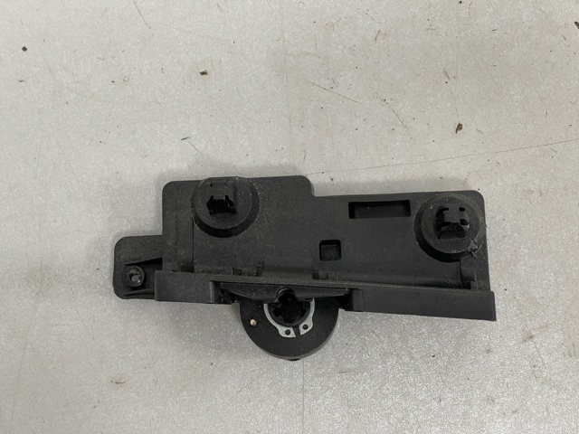 Кронштейн ручки открывания капота 8W1823633C VAG