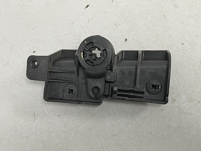 8W1823633C Кронштейн ручки открывания капота купить Украина
