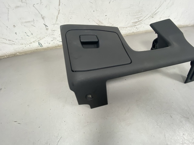Ящик для предметов ухода 8W1880301A6PS VAG