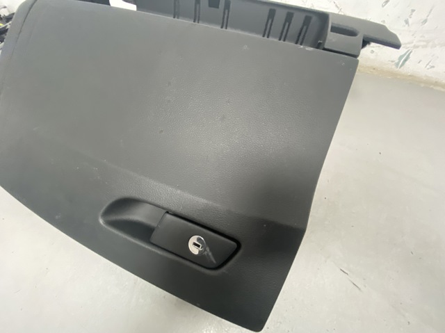 VAG 8W18803026PS Ящик перчаточный (бардачок) в наличии Сумы