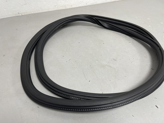VAG 8W5833721B Уплотнитель двери задней (на кузове) в наличии Ужгород