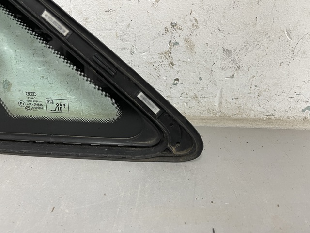 Задняя форточка левая 8W5845297D VAG