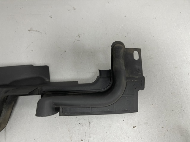 Заглушка жабо боковая 8W6821169E VAG
