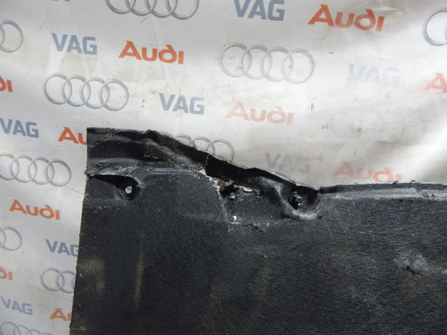 Защита днища, левая 8W6825207D VAG