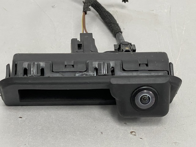 8W8827566A VAG Кнопка привода замка крышки багажника (двери 3/5-й (ляды) купить в Ирпень