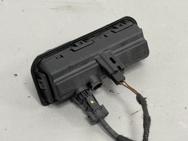 8W8827566A VAG Кнопка привода замка багажника купить в Винница
