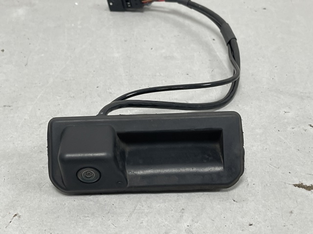 Камера заднего вида 8W8827566D VAG