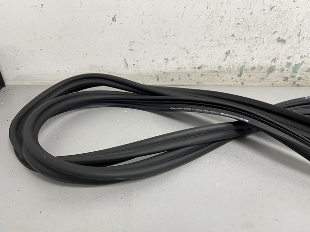Уплотнитель багажника (двери 3/5-й задней) 8W8827705C VAG