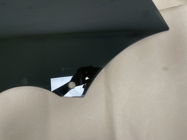 Стекло двери задней левой 8W8845205A VAG